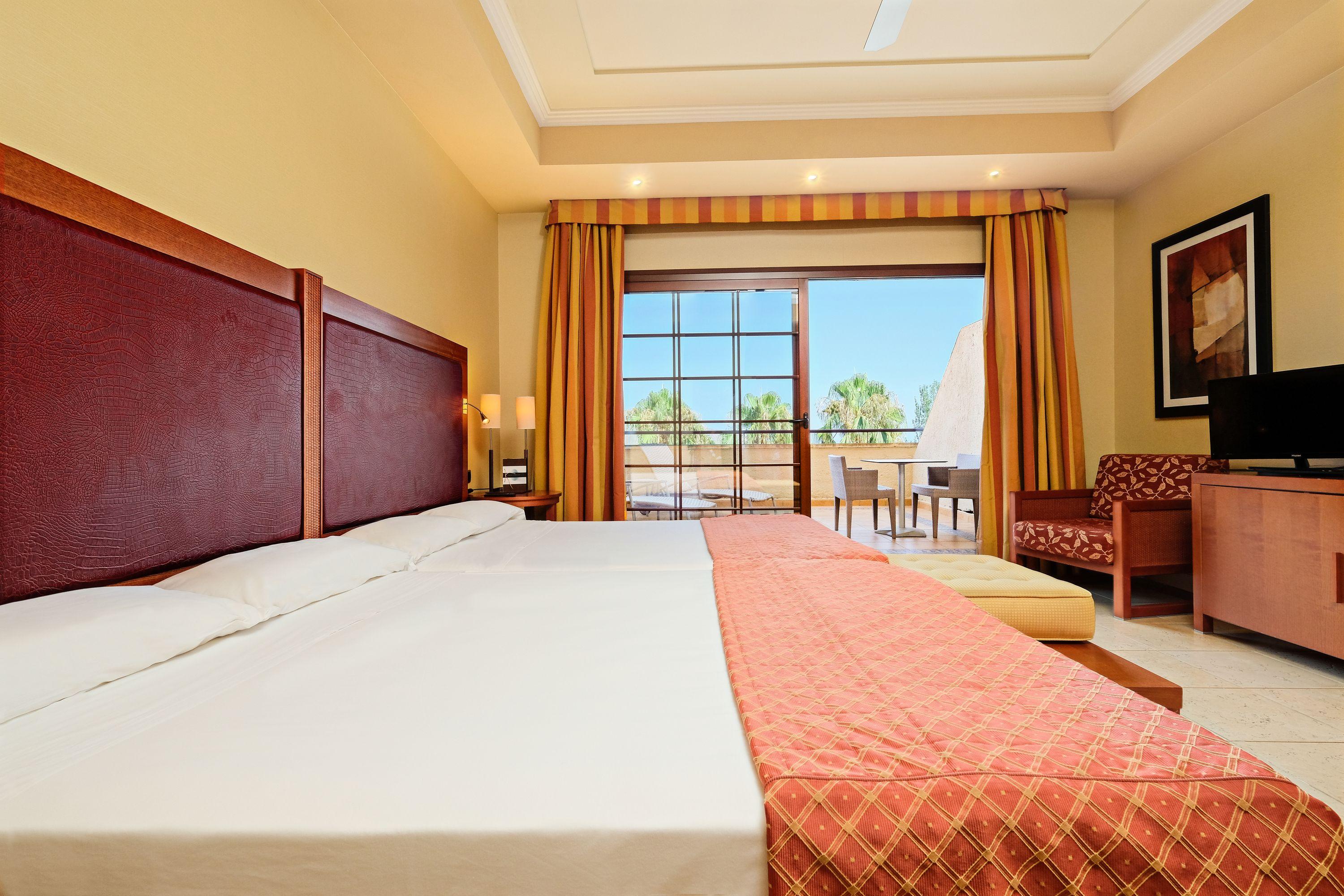 Hotel Envia Almeria Spa & Golf Aguadulce  Luaran gambar A room at the Iberostar Grand Hotel Melia, in Playa del Inglés, Gran Canaria, Spain.