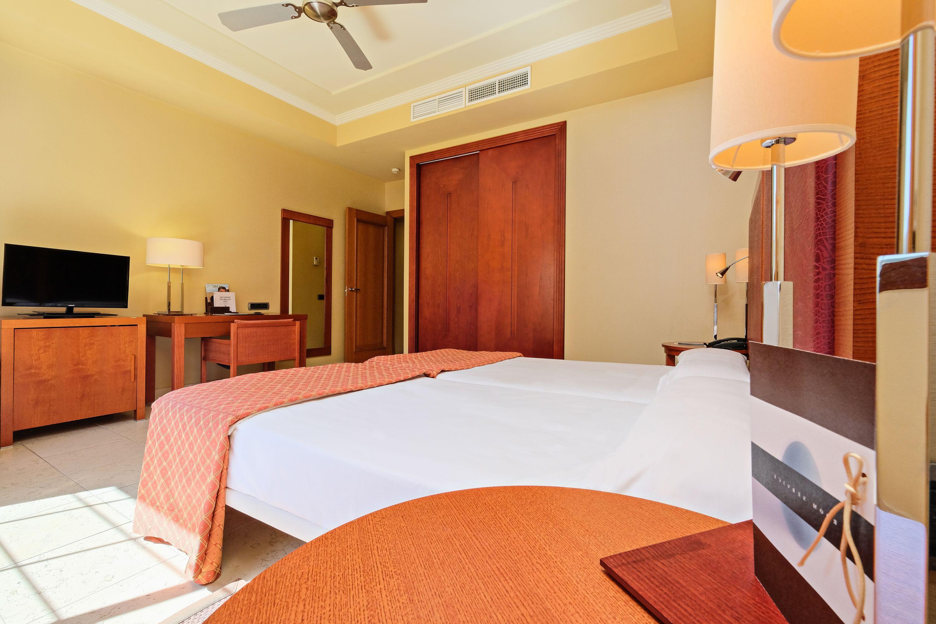 Hotel Envia Almeria Spa & Golf Aguadulce  Luaran gambar A bedroom at the hotel