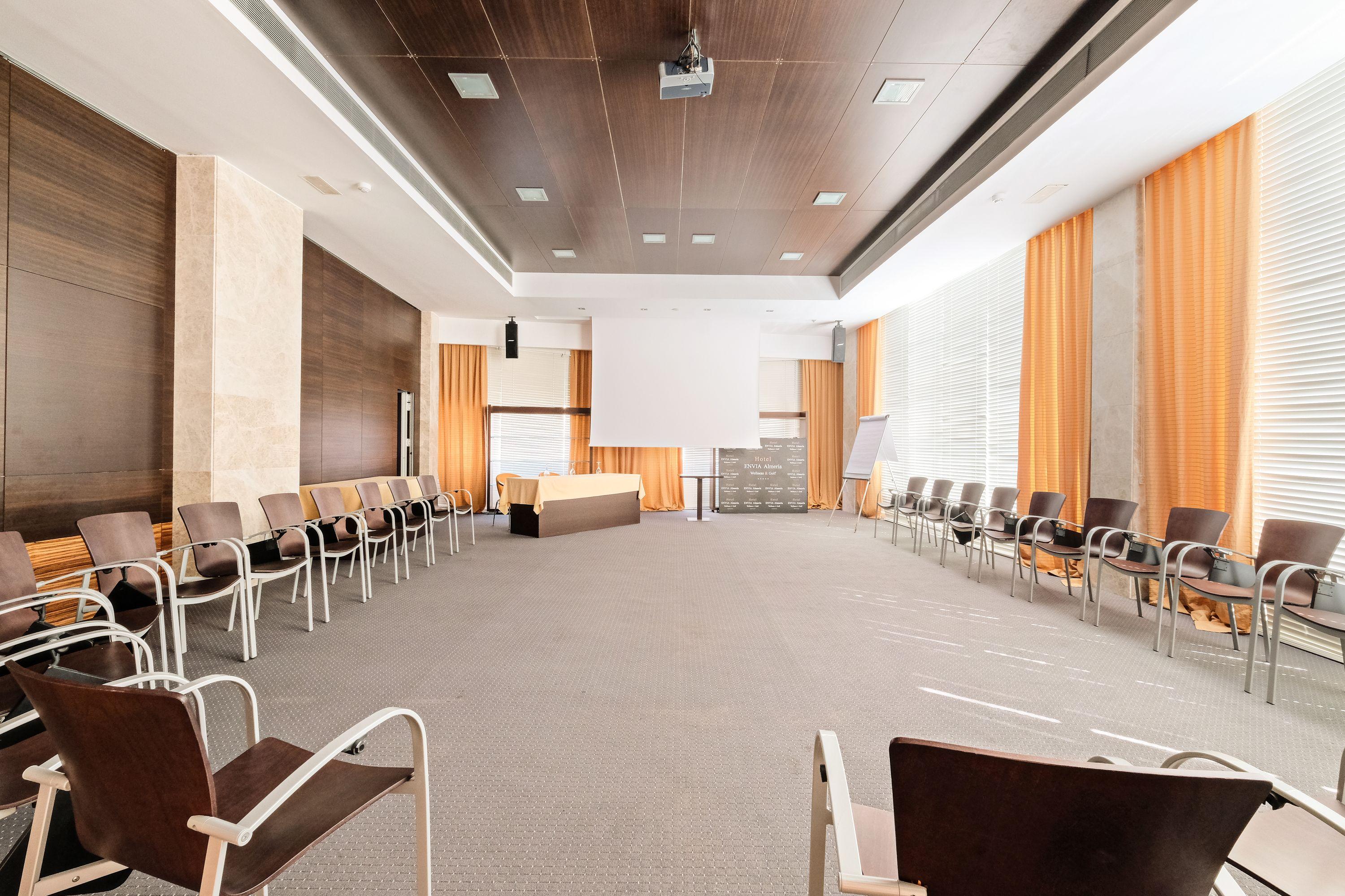 Hotel Envia Almeria Spa & Golf Aguadulce  Luaran gambar The interior of the main conference room