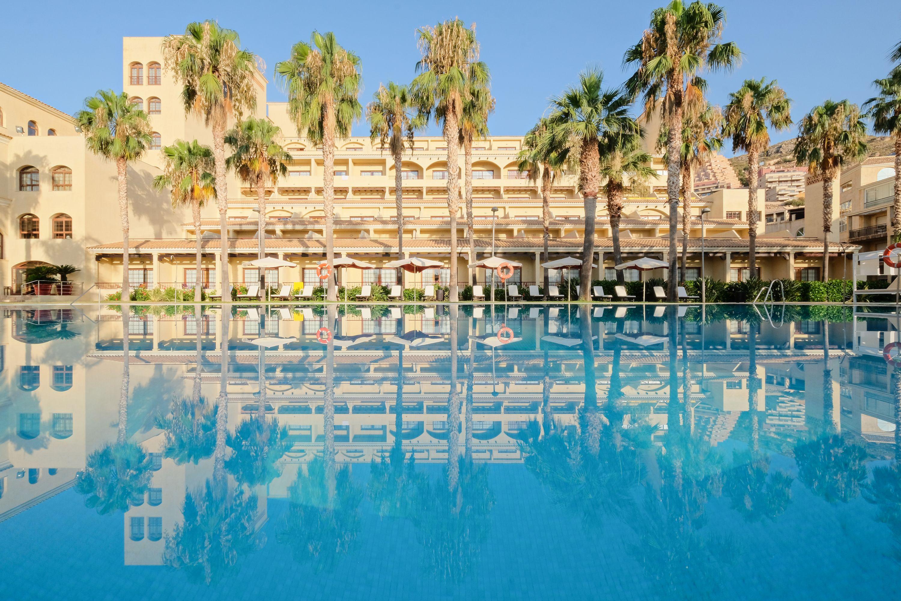 Hotel Envia Almeria Spa & Golf Aguadulce  Luaran gambar The pool at the Royal Olympic Hotel