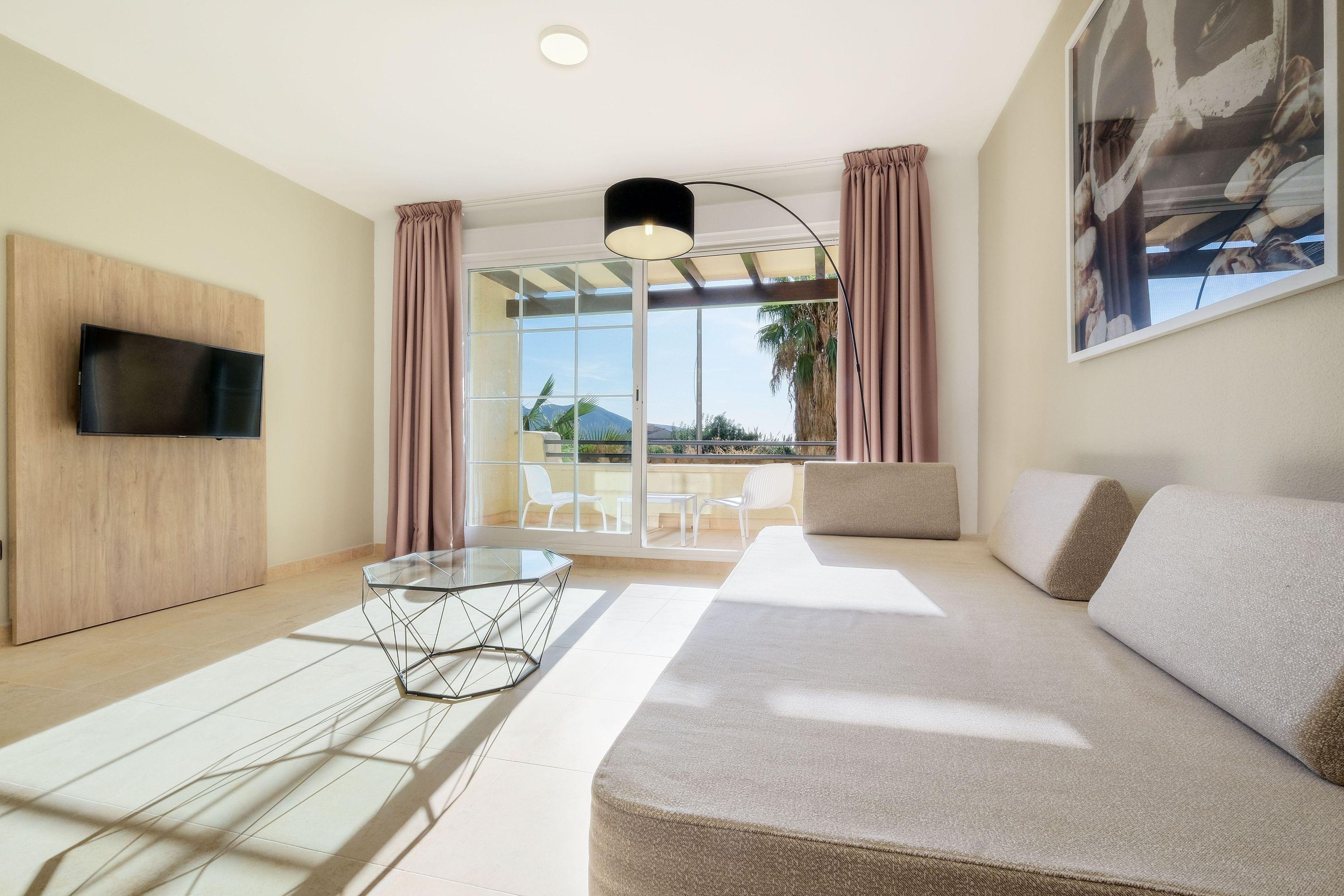 Hotel Envia Almeria Spa & Golf Aguadulce  Luaran gambar A living room in a hotel