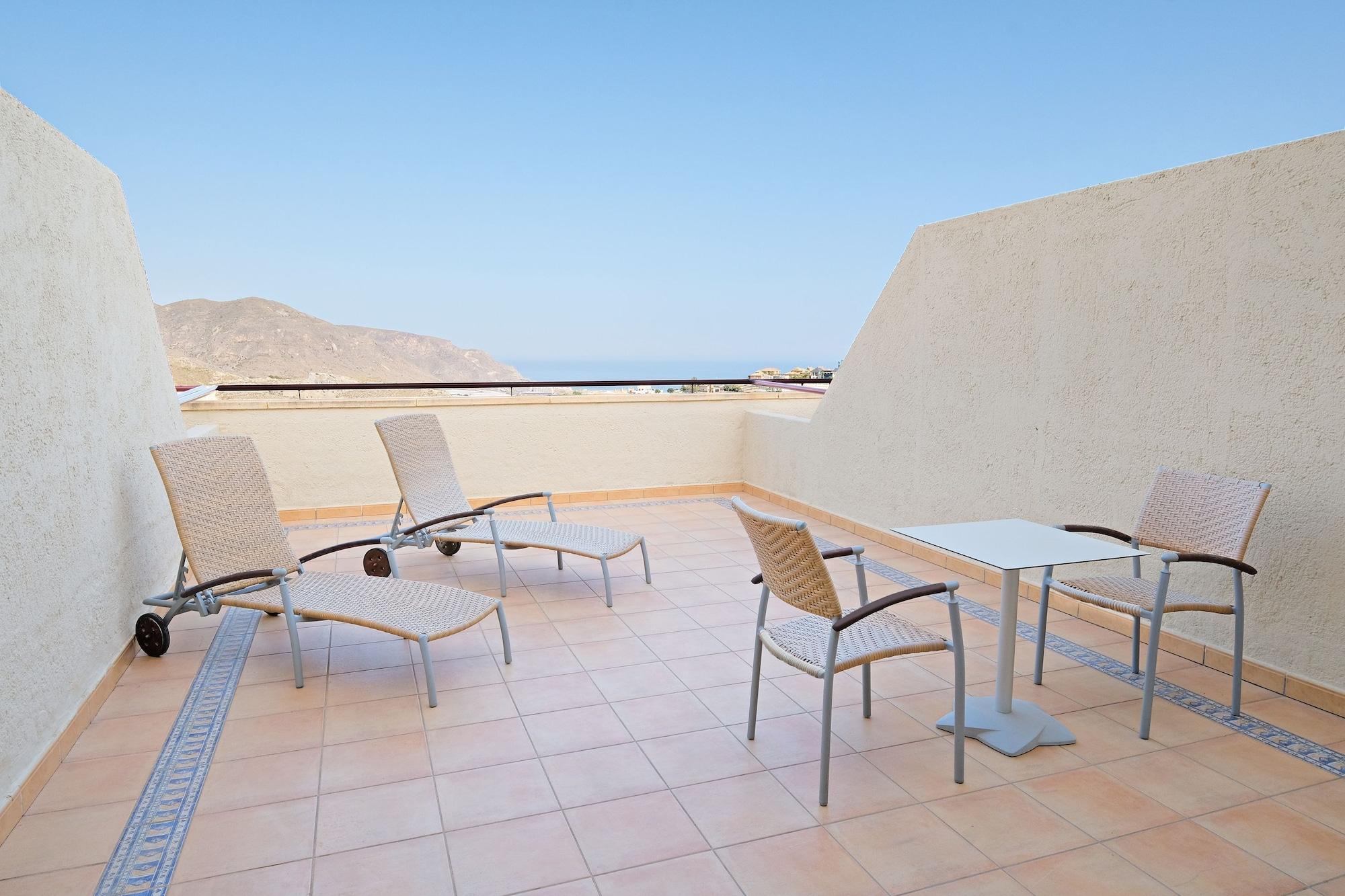 Hotel Envia Almeria Spa & Golf Aguadulce  Luaran gambar A balcony